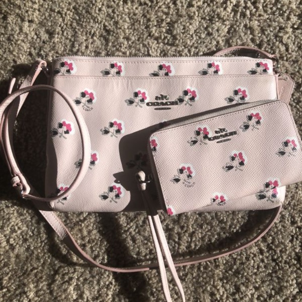 Coach purse and wristlet